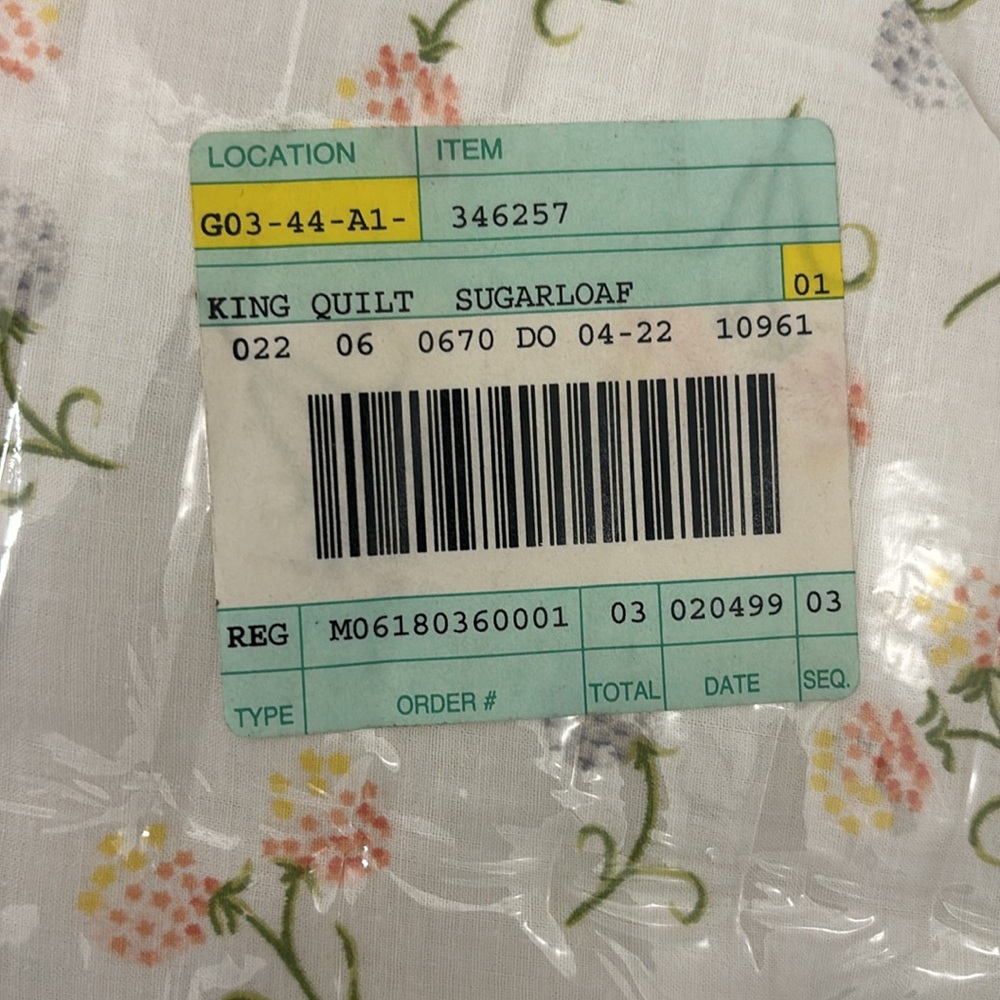 Vintage SugarLoaf king size quilt with Standard Sham - Picture 3 of 5